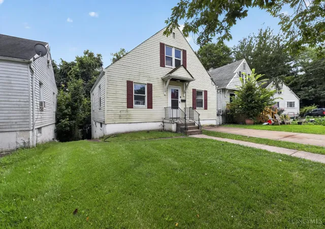 Photo 3 of Single family home for sale at 1911 Ashbrook Dr, Cincinnati, OH 45238 | MLS# 1887619 | Listing updated on 2026-09-04