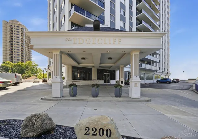 Photo 3 of Condo for sale at 2200 Victory Pkwy #905, Cincinnati, OH 45206 | MLS# 1889601 | Listing updated on 2026-09-08