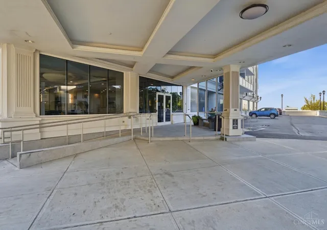 Photo 4 of Condo for sale at 2200 Victory Pkwy #905, Cincinnati, OH 45206 | MLS# 1889601 | Listing updated on 2026-09-08