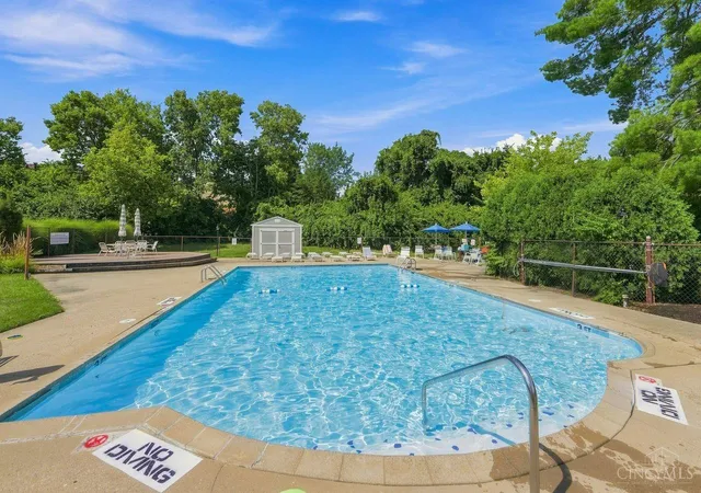 Listing Photo 2 - Condo for sale in building located at 1572 Gelhot Dr, Fairfield, OH 45014 - Unit #127