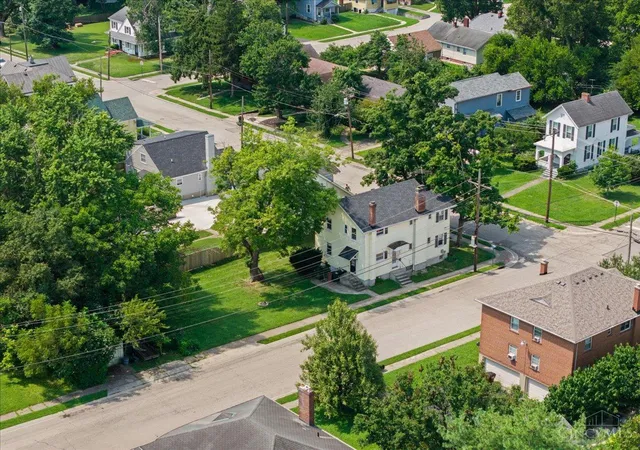 Listing Photo 2 - Condo for sale in building located at 6820 Alpine Ave, Silverton, OH 45236 - Unit #