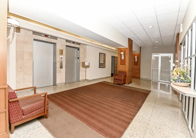 Listing Photo 2 - Condo for sale in The Madison House located at 2324 Madison Rd, Cincinnati, OH 45208 - Unit #1701
