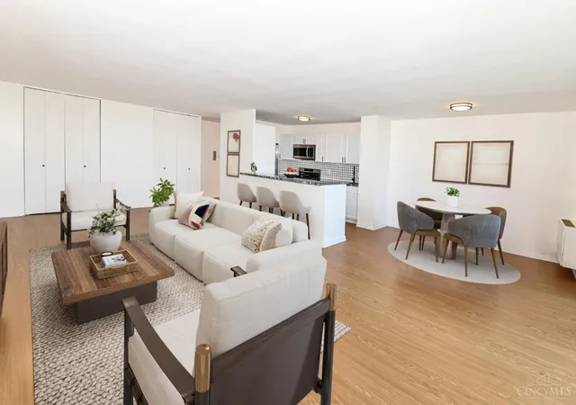 Listing Photo 5 - Condo for sale in The Madison House located at 2324 Madison Rd, Cincinnati, OH 45208 - Unit #1701