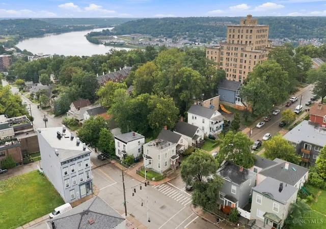 Photo 2 of Sale Pending at 2560 Hackberry St, Cincinnati, OH 45206 | MLS# 1889768 | Listing updated on 2026-10-01