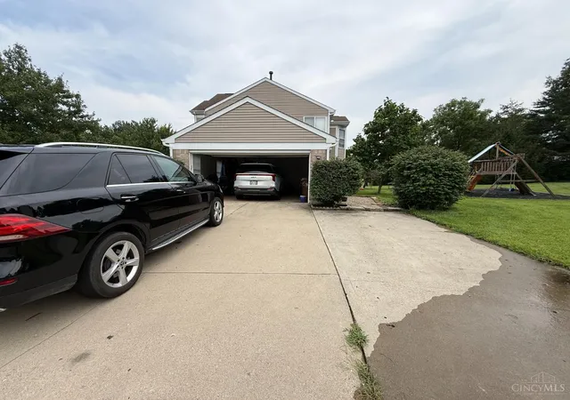 Photo 4 of Single family home for sale at 6007 Wedgwood Dr, Hamilton Twp, OH 45152 | MLS# 1891008 | Listing updated on 2026-09-09