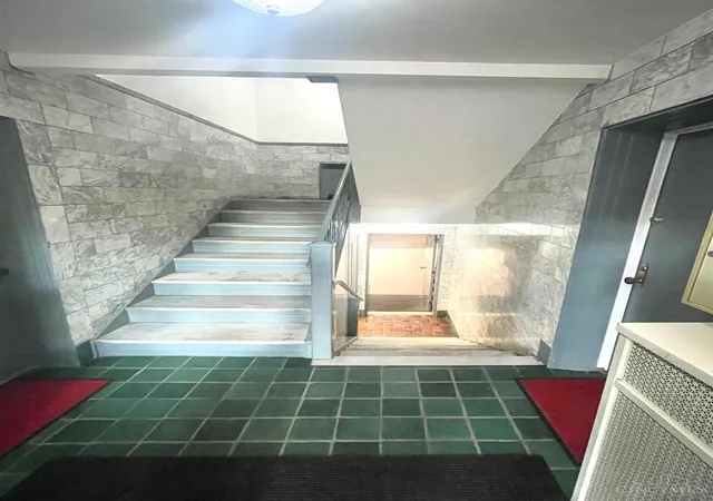 Photo 3 of Condo for sale at 2210 Victory Pkwy #2A, Cincinnati, OH 45206 | MLS# 1891159 | Listing updated on 2026-09-23