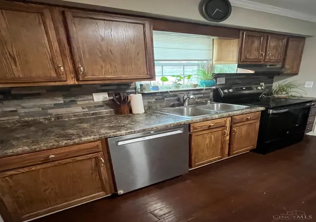 Photo 2 of Sale Pending at 6 N Marshall Rd, Middletown, OH 45042 | MLS# 1891155 | Listing updated on 2026-09-04