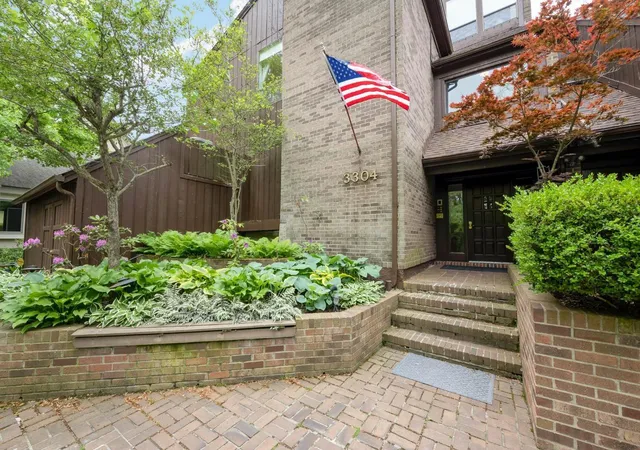 Listing Photo 2 - Condo for sale in building located at 3304 Columbia Pkwy, Cincinnati, OH 45226 - Unit #3
