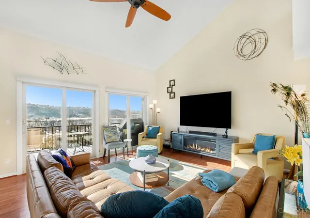 Listing Photo 5 - Condo for sale in building located at 3304 Columbia Pkwy, Cincinnati, OH 45226 - Unit #3