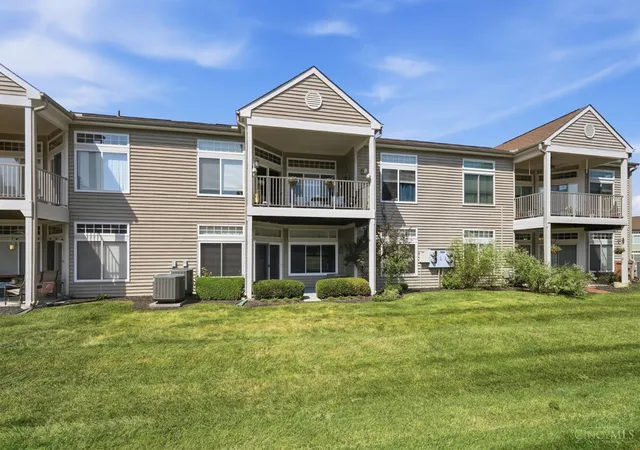 Listing Photo 2 - Condo for sale in building located at 6684 Adena Cir, Maineville, OH 45039 - Unit #