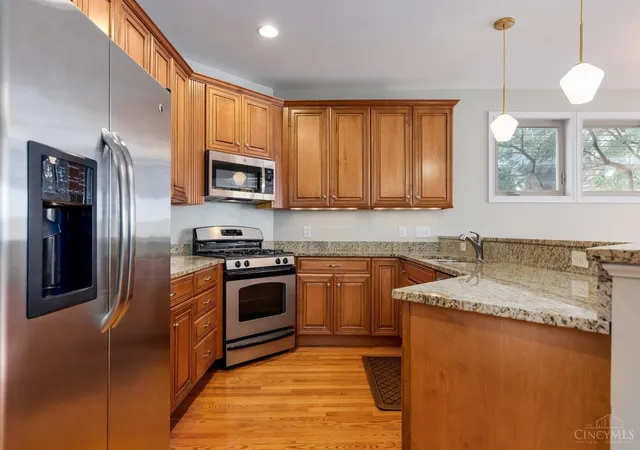 Photo 4 of Sale Pending at 3660 Shaw Ave, Cincinnati, OH 45208 | MLS# 1891520 | Listing updated on 2026-09-14