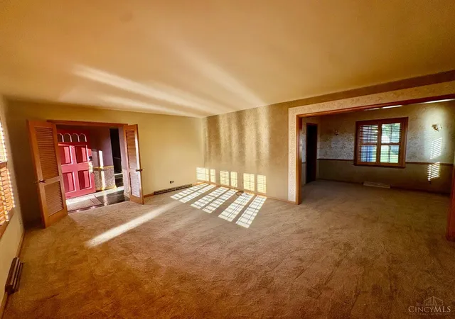 Photo 4 of Single family home for sale at 301 Jackson Ln, Middletown, OH 45044 | MLS# 1892365 | Listing updated on 2026-10-28