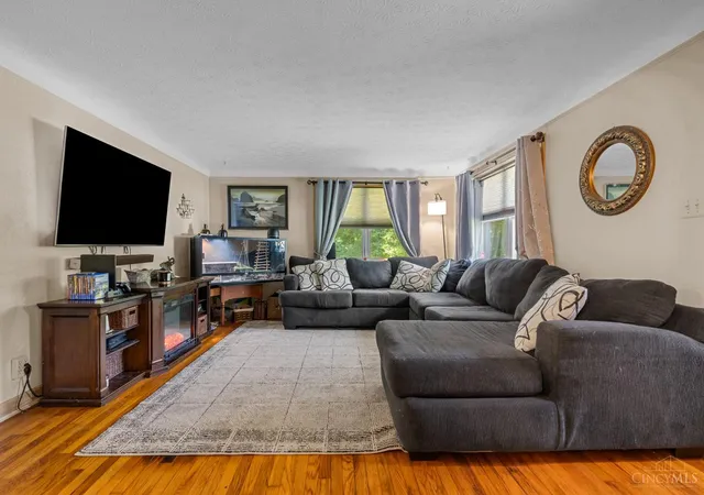 Photo 4 of Single family home for sale at 345 Amelia Olive Branch Rd, Batavia Twp, OH 45102 | MLS# 1892382 | Listing updated on 2026-09-01