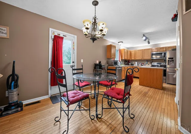 Photo 3 of Single family home for sale at 1501 Thornberry Rd, Batavia Twp, OH 45102 | MLS# 1892425 | Listing updated on 2026-10-28