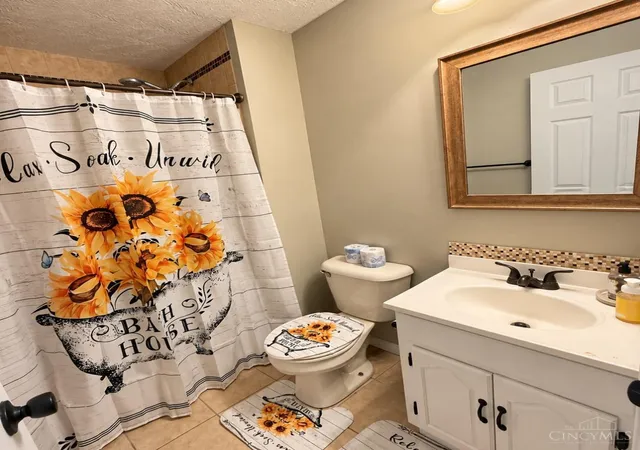 Photo 31 of Sale Pending at 704 W Aberdeen Dr, Trenton, OH 45067 | MLS# 1892399 | Listing updated on 2026-10-04