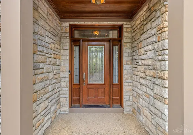 Photo 3 of Single family home for sale at 1046 Tuscany Pl, Cincinnati, OH 45226 | MLS# 1892320 | Listing updated on 2026-09-17