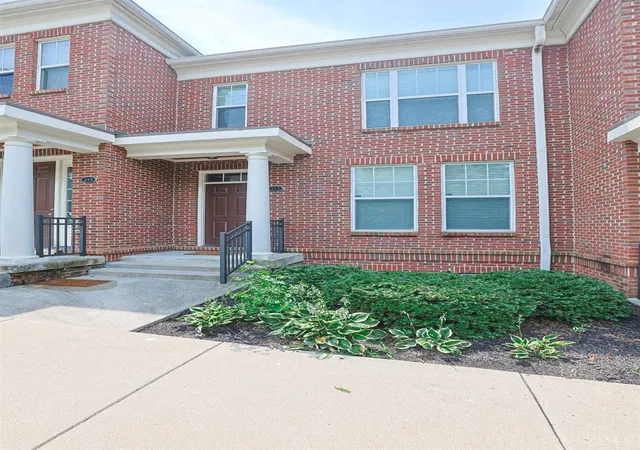 Photo 2 of Townhouse for sale at 211 E Rochelle St, Cincinnati, OH 45219 | MLS# 1892517 | Listing updated on 2026-09-10