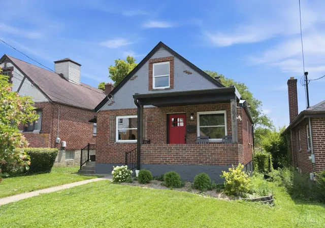 Photo 3 of Single family home for sale at 6925 Windward St, Columbia Twp, OH 45227 | MLS# 1892518 | Listing updated on 2026-09-01
