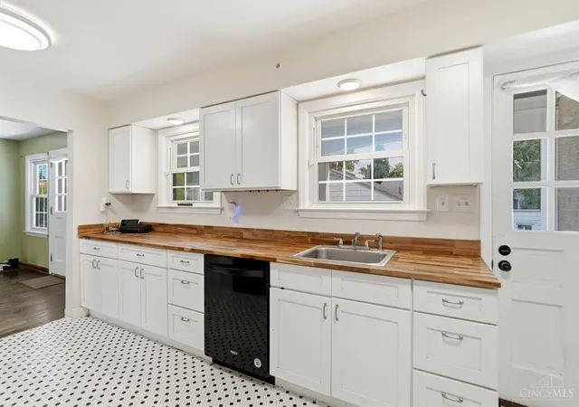 Photo 3 of Single family home for sale at 263 Forestwood Dr, Springfield Twp., OH 45216 | MLS# 1891311 | Listing updated on 2026-09-18