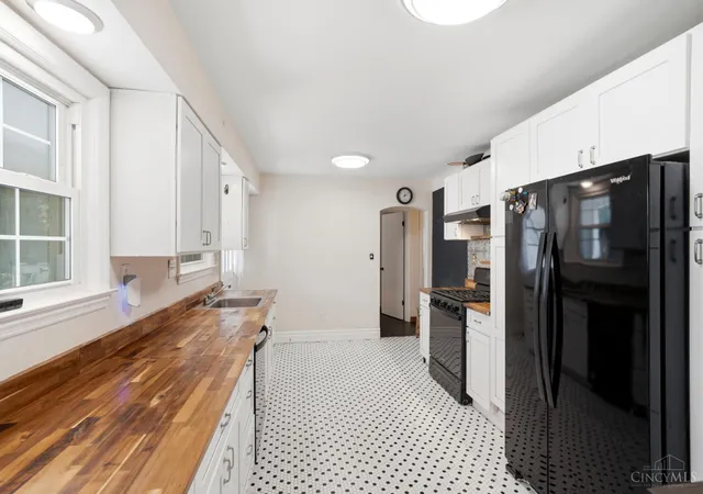 Photo 4 of Single family home for sale at 263 Forestwood Dr, Springfield Twp., OH 45216 | MLS# 1891311 | Listing updated on 2026-09-18