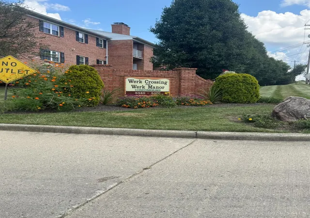 Listing Photo 2 - Condo for sale in building located at 5342 Werk Rd, Cincinnati, OH 45248 - Unit #