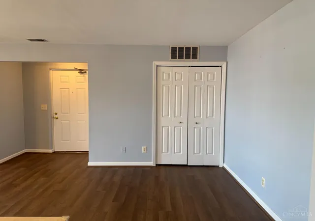 Listing Photo 5 - Condo for sale in building located at 5342 Werk Rd, Cincinnati, OH 45248