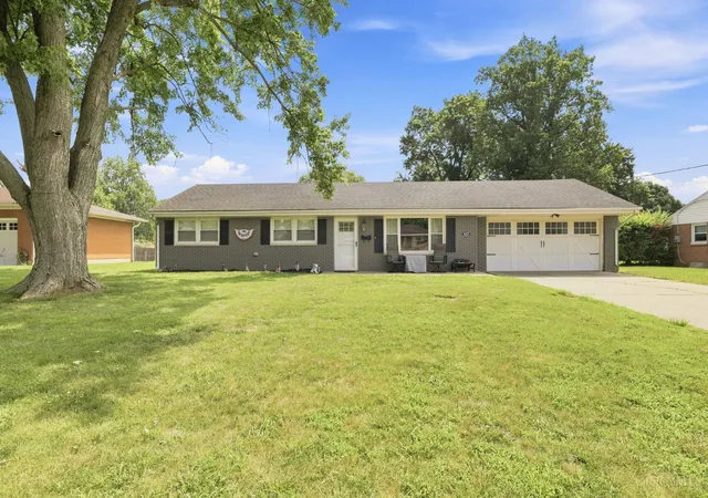 Photo 2 of Sale Pending at 422 Kenwood Ln, Trenton, OH 45067 | MLS# 1892589 | Listing updated on 2026-09-06