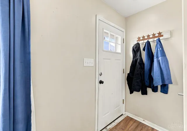 Photo 3 of Sale Pending at 422 Kenwood Ln, Trenton, OH 45067 | MLS# 1892589 | Listing updated on 2026-09-06