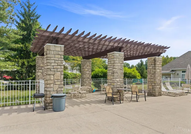 Listing Photo 2 - Condo for sale in building located at 109 Ledgerwoods Dr, Amelia, OH 45102 - Unit #