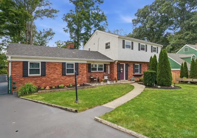 Single family home for sale at 8949 Paw Ln, Sycamore Twp, OH 45236 | MLS# 1891358