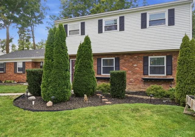 Photo 2 of Single family home for sale at 8949 Paw Ln, Sycamore Twp, OH 45236 | MLS# 1891358 | Listing updated on 2026-09-14