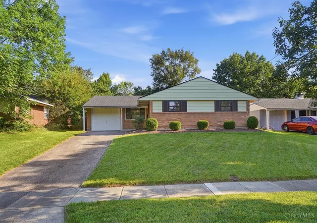 Photo 2 of Sale Pending at 1034 Terrytown Ct, Springdale, OH 45246 | MLS# 1892617 | Listing updated on 2026-09-13