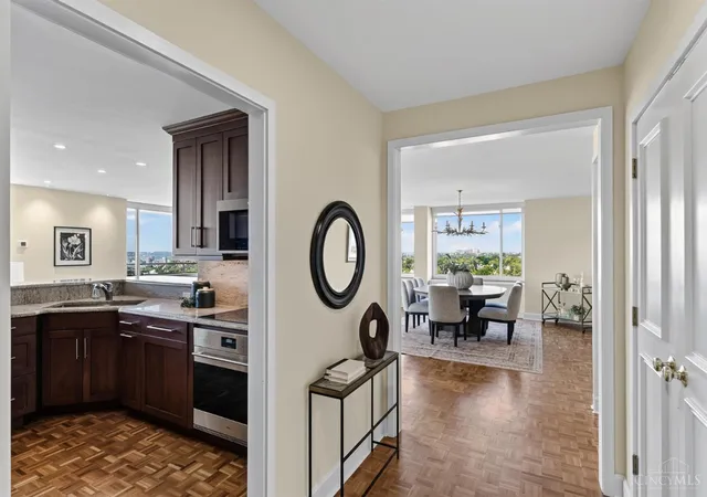 Listing Photo 2 - Condo for sale in building located at 2401 Ingleside Ave, Cincinnati, OH 45206 - Unit #11C