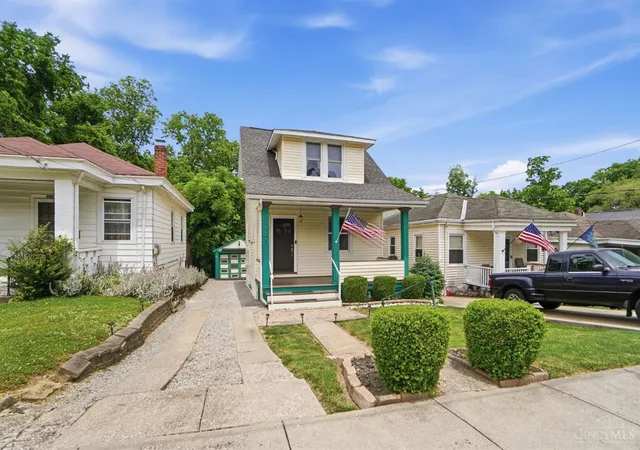 Photo 2 of Single family home for sale at 3926 Oakpark Pl, Cincinnati, OH 45209 | MLS# 1892541 | Listing updated on 2026-09-14