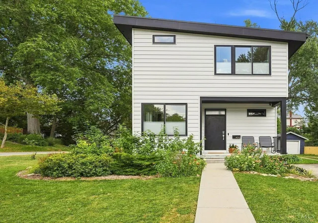 Photo 1 of Single family home for sale at 4012 Whetsel Ave, Cincinnati, OH 45227 | MLS# 1892591 | Listing updated on 2026-09-04