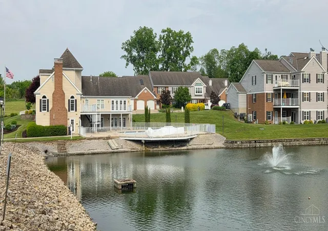 Listing Photo 2 - Condo for sale in building located at 5149 Carriage Hl, Cincinnati, OH 45248 - Unit #