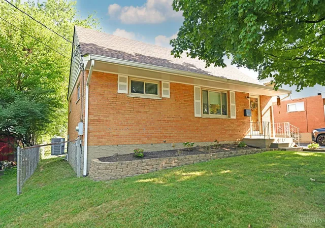 Photo 3 of Sale Pending at 7060 Jeannie Ave, Anderson Twp, OH 45230 | MLS# 1892702 | Listing updated on 2026-09-06
