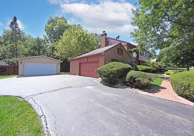 Photo 3 of Sale Pending at 1210 Ashburton Dr, Washington Twp, OH 45459 | MLS# 1892683 | Listing updated on 2026-09-08