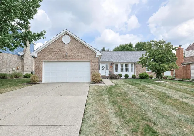 Photo 2 of Sale Pending at 1902 Sandcliff Dr, Anderson Twp, OH 45255 | MLS# 1892620 | Listing updated on 2026-09-11