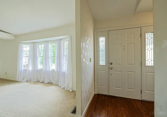 Photo 4 of Sale Pending at 1902 Sandcliff Dr, Anderson Twp, OH 45255 | MLS# 1892620 | Listing updated on 2026-09-11