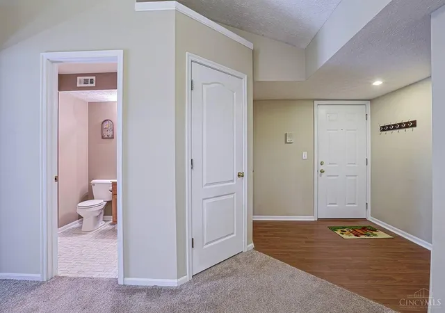 Listing Photo 4 - Condo for sale in building located at 9941 Edgewood Ln, Sharonville, OH 45241 - Unit #C