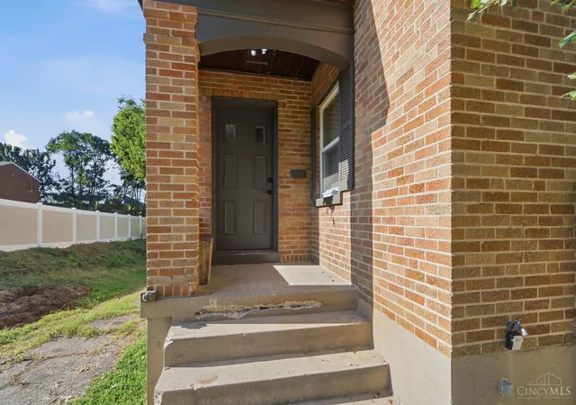Listing Photo 4 - Condo for sale in building located at 3321 Hanna Ave, Cincinnati, OH 45211