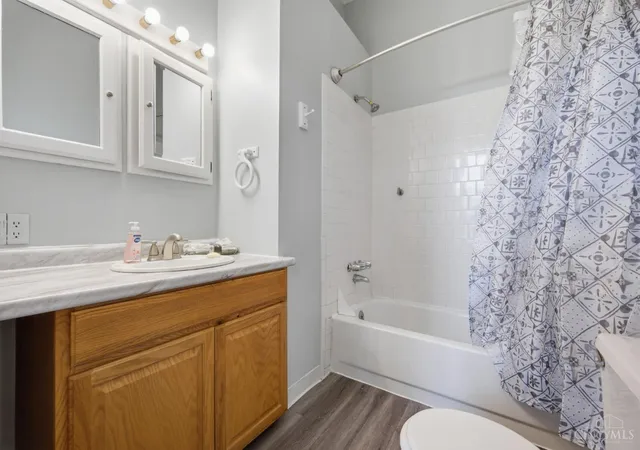 Listing Photo 5 - Condo for sale in building located at 215 Warner St, Cincinnati, OH 45219