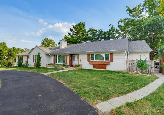 Photo 3 of Single family home for sale at 3575 Sorrento Dr, Amberley, OH 45236 | MLS# 1892704 | Listing updated on 2026-09-21