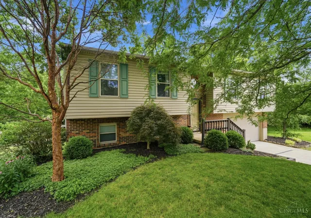 Photo 2 of Single family home for sale at 830 Tam O Shanter Way, Monroe, OH 45050 | MLS# 1892751 | Listing updated on 2026-09-04