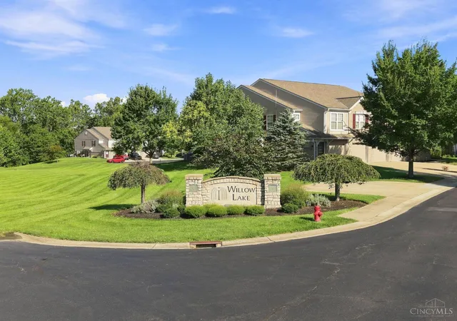 Listing Photo 2 - Condo for sale in building located at 515 Heritage Grn Dr, Monroe, OH 45050 - Unit #