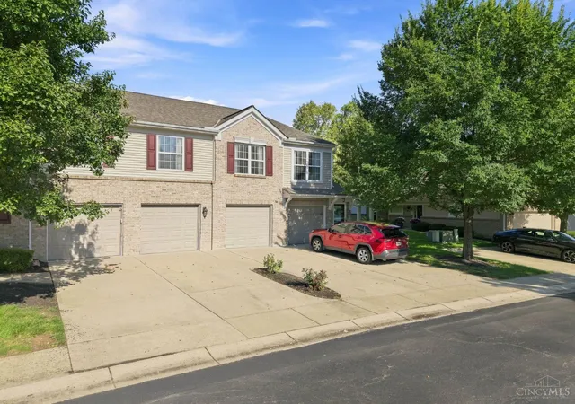 Listing Photo 3 - Condo for sale in building located at 515 Heritage Grn Dr, Monroe, OH 45050