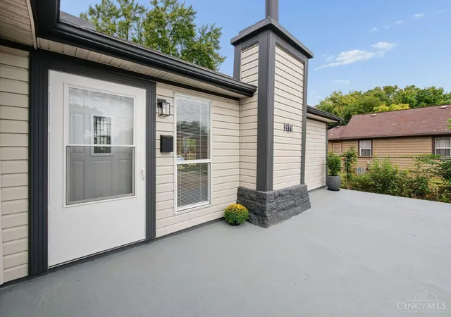 Photo 2 of Sale Pending at 2171 University Blvd, Hamilton, OH 45015 | MLS# 1892766 | Listing updated on 2026-09-11