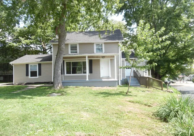 Photo 2 of Sale Pending at 28 Chillicothe Ave, Lebanon, OH 45036 | MLS# 1892707 | Listing updated on 2026-09-06