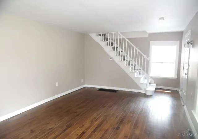 Photo 3 of Sale Pending at 28 Chillicothe Ave, Lebanon, OH 45036 | MLS# 1892707 | Listing updated on 2026-10-20